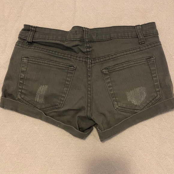 Shorts - Picture 2 of 3